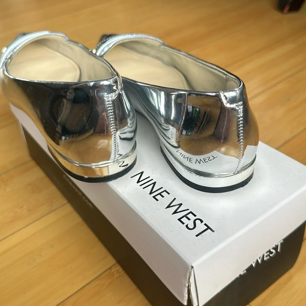 LAST CHANCE!! Nine West Silver loafer - Picture 3 of 4